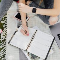 crop-student-studying-in-park-on-sunny-day-4497760